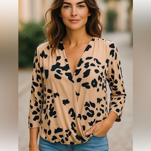 SAM & LAVI CHEETAH PRINT FAUX WRAP V-NECK BLOUSE SIZE SMALL🤎🖤 - Picture 1 of 8
